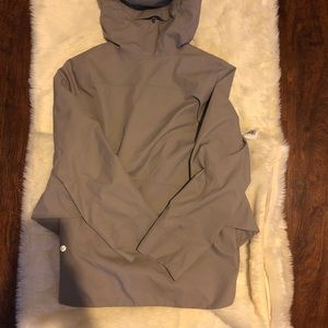 Lulu lemon size 4 rain jacket